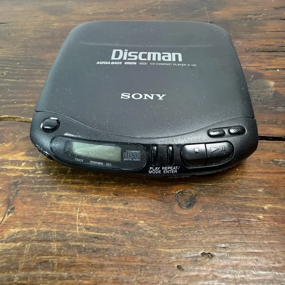 VNTG Sony Discman D-131 Portable‎ CD Player Mega Bass ESP W/ AC Adapter TESTED